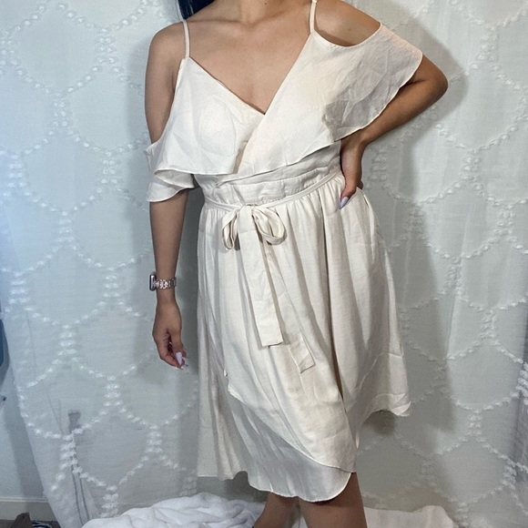 Dra Los Angeles off the shoulder cream dress - Picture 15 of 16